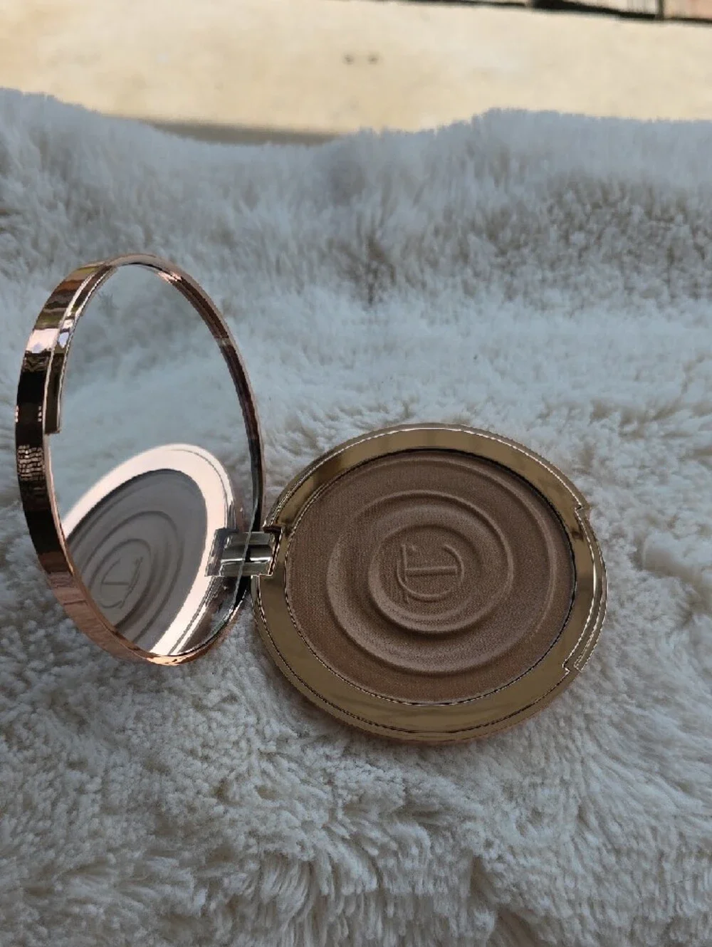 Charlotte Tilbury Beautiful Skin Sun-Kissed Glow Bronzer - Golden Brown